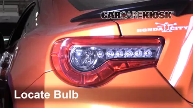 2017 Toyota 86 2.0L 4 Cyl. Coupe (2 Door) Éclairage Feu stop (remplacer ampoule)